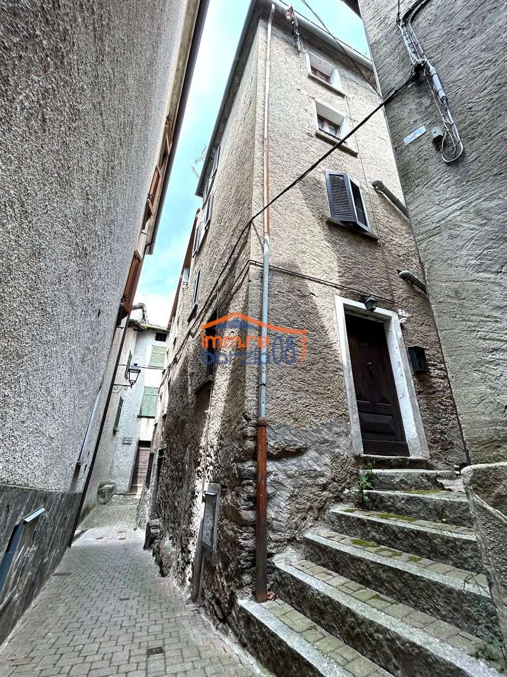 PORZIONE DI CASA CON TERRAZZO - PREMANA