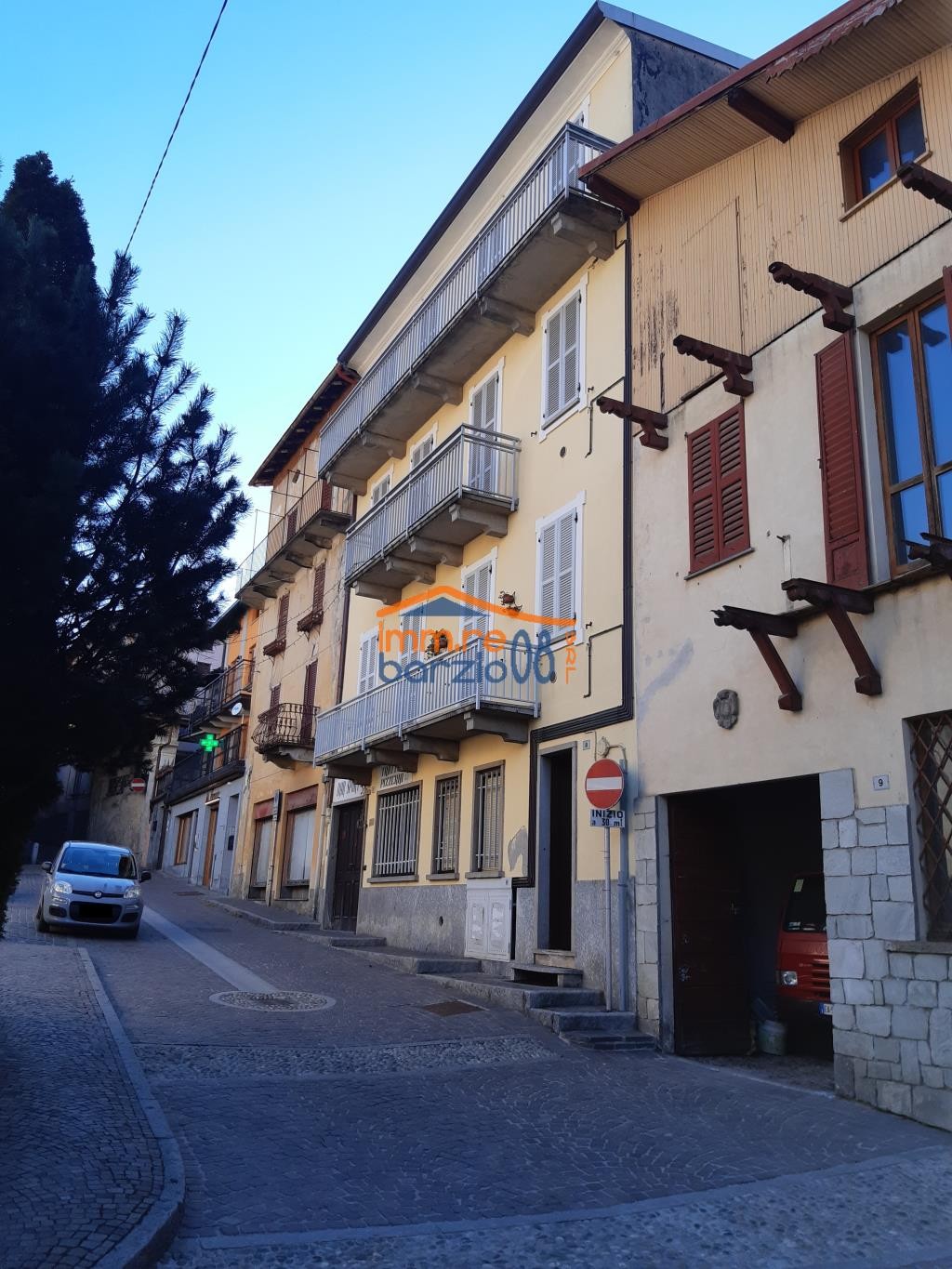 BILOCALE CON BALCONE  - PASTURO CENTRO